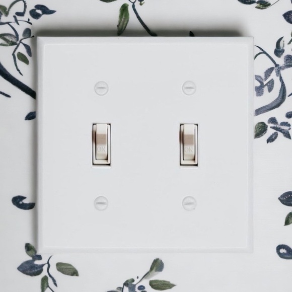 Leviton Jumbo Wall Outlet Plate Cover - Picture 10 of 10